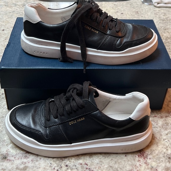 GIRLS BLACK SNEAKERS SIZE 3 - Picture 2 of 4